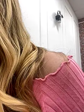 LanaSparks online show from November 1, 2025, 4:52 am