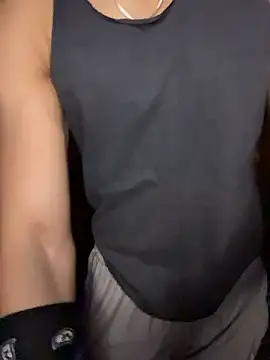 hot hunk boy online show from January 14, 2026, 9:07 pm