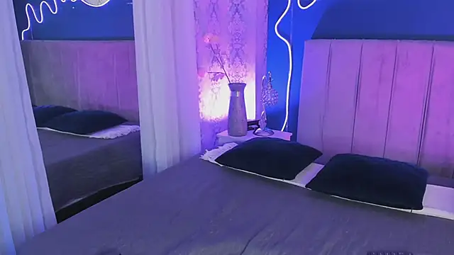 JeanneSabatier online show from November 27, 2025, 8:09 pm