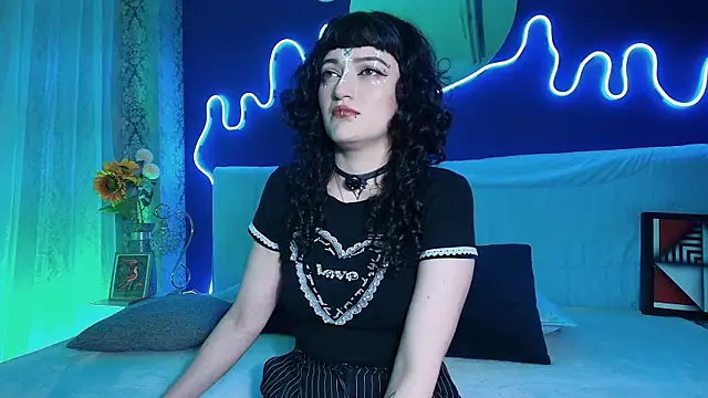 JeanneSabatier online show from April 24, 2026, 7:49 pm