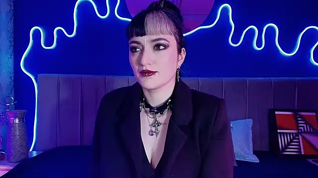 JeanneSabatier online show from June 11, 2026, 7:33 pm