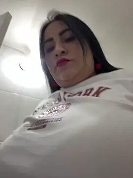 Miia Jazmin online show from May 5, 2026, 1:03 pm