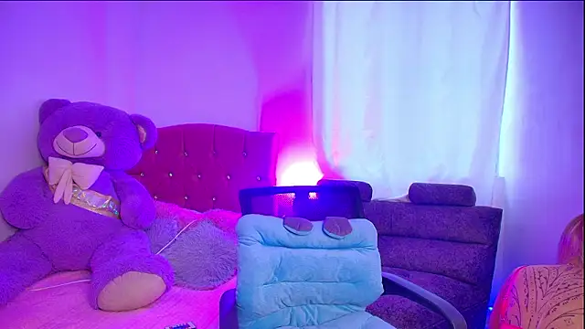 MiaFlamesxxx online show from March 5, 2026, 9:54 pm