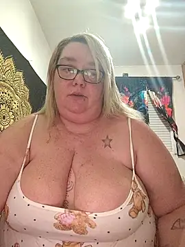 diosacurvy1984 online show from May 2, 2026, 10:15 pm