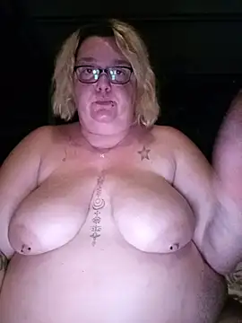 diosacurvy1984 online show from July 7, 2026, 10:35 pm