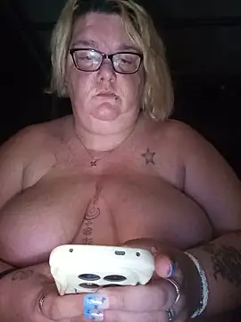 diosacurvy1984 online show from June 19, 2026, 11:09 pm