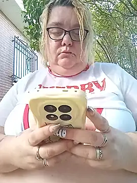 diosacurvy1984 online show from May 24, 2026, 4:51 pm