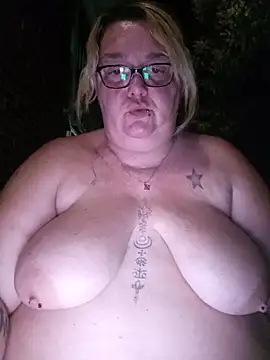 diosacurvy1984 online show from June 17, 2026, 11:25 pm