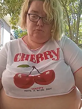diosacurvy1984 online show from June 10, 2026, 8:48 am