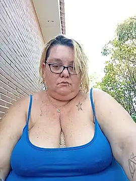 diosacurvy1984 online show from July 9, 2026, 5:45 pm
