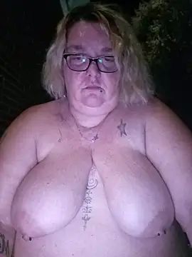 diosacurvy1984 online show from June 16, 2026, 10:43 pm