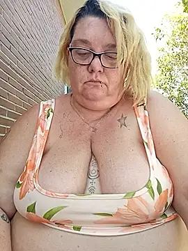 diosacurvy1984 online show from July 10, 2026, 4:18 pm
