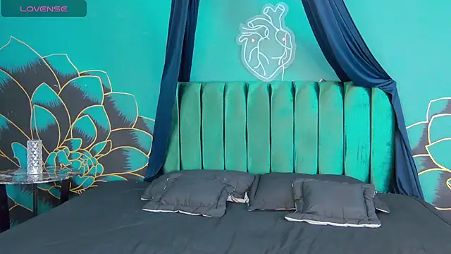 AmbarDupont online show from February 7, 2025, 1:32 pm