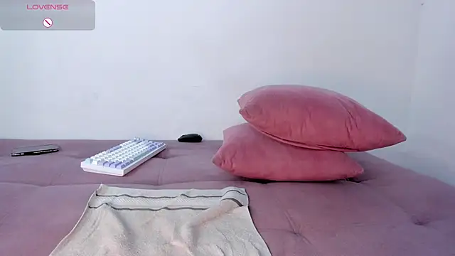 Sol angel  online show from September 18, 2025, 4:10 pm