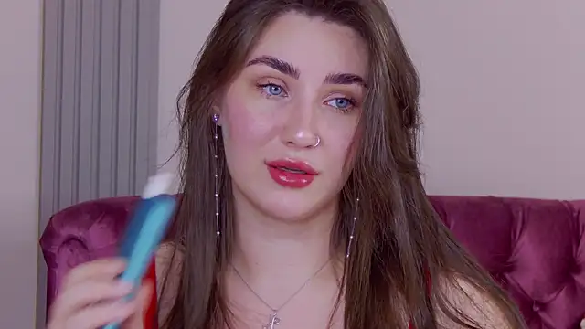 KiraBarlows online show from November 11, 2025, 8:25 pm