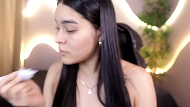 camilapersy online show from February 4, 2026, 4:29 am