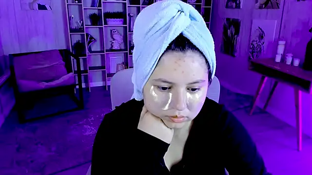 DiaAngell online show from September 19, 2025, 8:57 pm