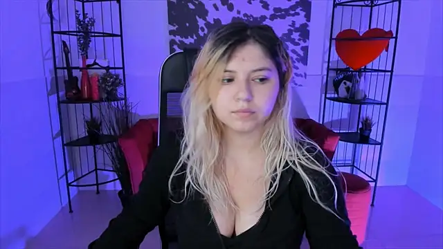 DiaAngell online show from October 9, 2025, 7:47 pm