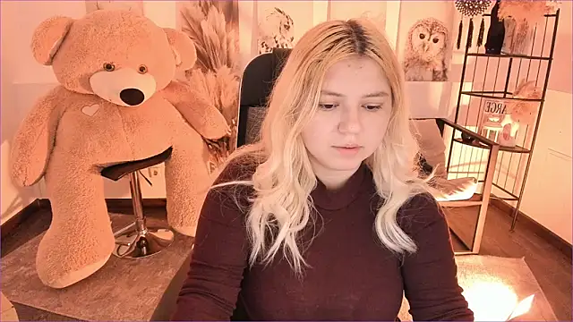 DiaAngell online show from December 19, 2025, 7:38 pm