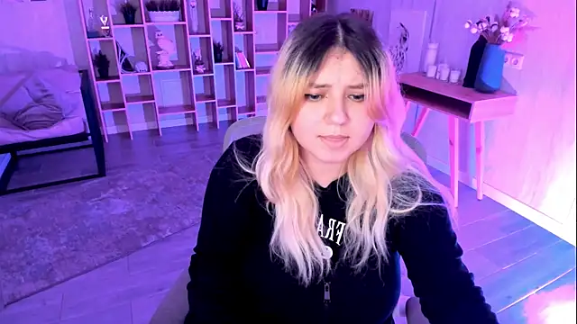 DiaAngell online show from November 9, 2025, 7:56 am