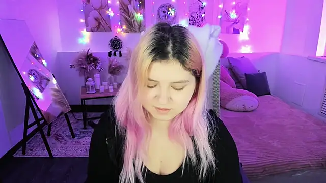 DiaAngell online show from March 10, 2026, 7:29 pm