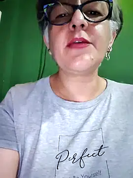 ilonna2025 online show from October 2, 2025, 6:39 am