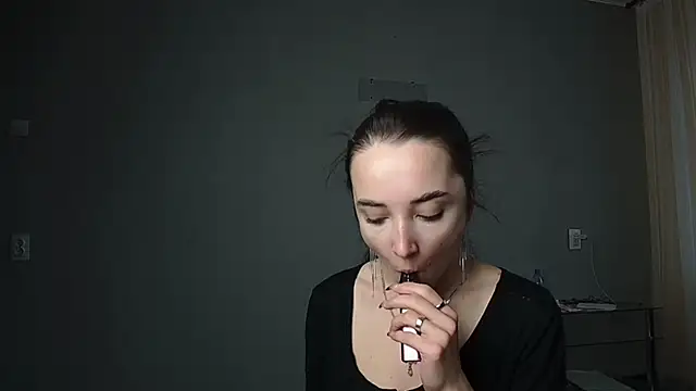 Eva Gloryy online show from March 20, 2025, 3:36 pm