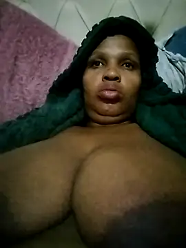 bubblendz1988 online show from June 22, 2026, 11:24 pm