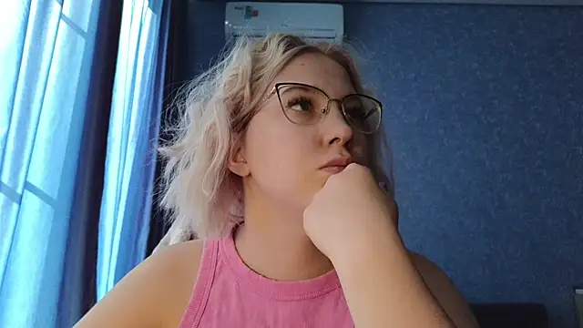 HotBrandyX online show from September 19, 2025, 5:44 am