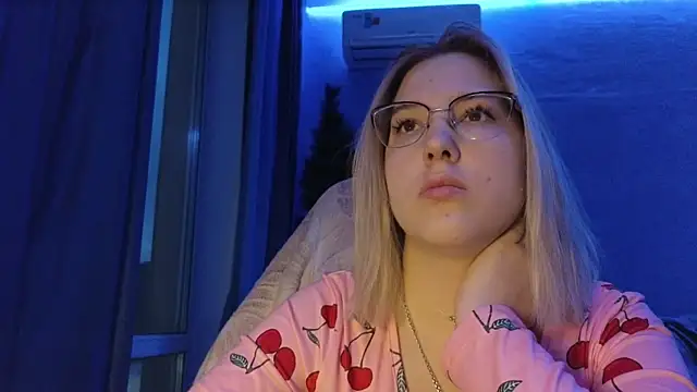 HotBrandyX online show from January 8, 2026, 10:43 am