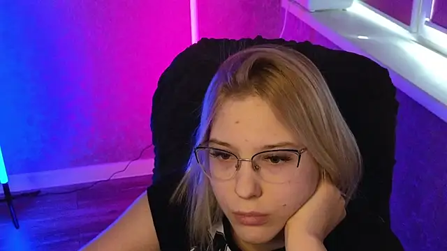 HotBrandyX online show from March 3, 2025, 7:57 am