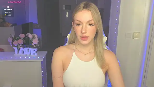 MargaretSweet1 online show from October 24, 2025, 11:37 pm