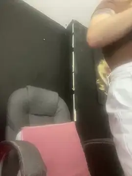 viktoria davis  online show from February 28, 2026, 11:15 pm