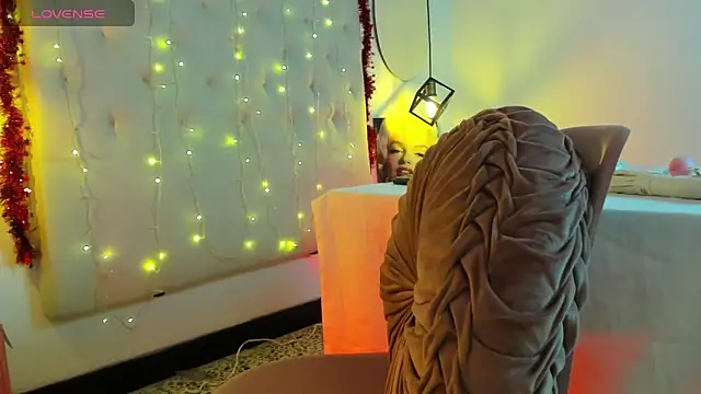 Snapshot of Michelle_Jaramillo chatting on February 13, 2025, 10:54 pm Michelle Jaramillo online show from February 13, 2025, 10:54 pm