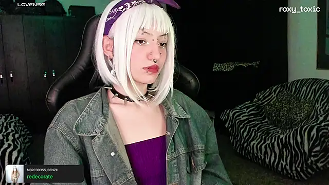 roxy toxic online show from October 8, 2025, 1:40 am