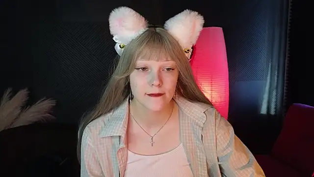 MiaWhisper online show from March 3, 2025, 8:08 am