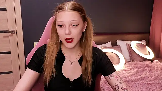 MiaWhisper online show from February 5, 2025, 8:21 am