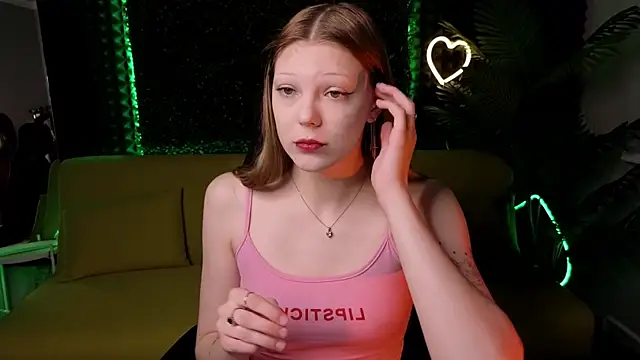 MiaWhisper online show from February 7, 2025, 1:15 am