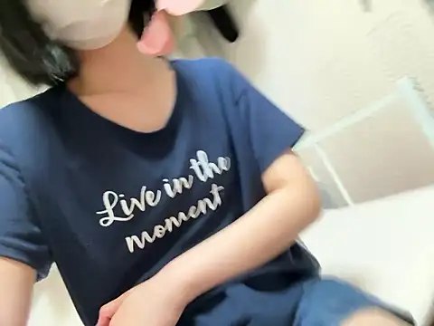Snapshot of riri_riri_jp chatting on June 1, 2026, 12:05 pm riri riri jp online show from June 1, 2026, 12:05 pm