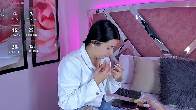 ValeriaOrtega online show from October 6, 2025, 11:44 am