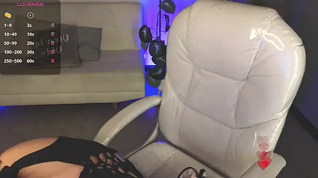 Nicole Foxx  online show from March 3, 2026, 7:21 pm