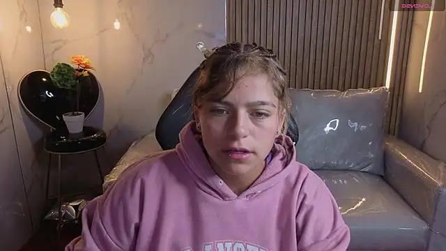 Snapshot of Kitten_Cam chatting on March 7, 2026, 3:13 am Kitten Cam online show from March 7, 2026, 3:13 am