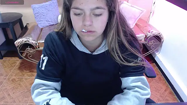 Kitten Cam online show from October 8, 2025, 5:20 am