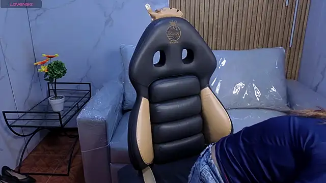 Snapshot of Kitten_Cam chatting on February 12, 2026, 2:44 am Kitten Cam online show from February 12, 2026, 2:44 am