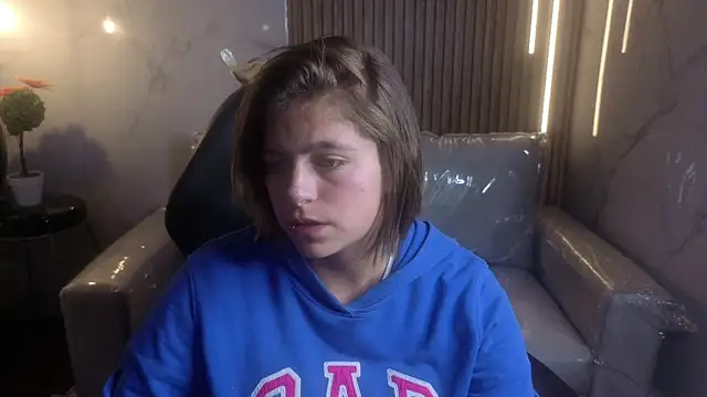 Kitten Cam online show from May 10, 2026, 4:27 am