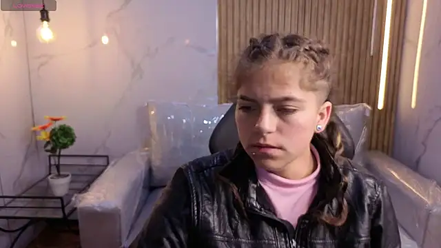 Snapshot of Kitten_Cam chatting on February 15, 2026, 4:35 am Kitten Cam online show from February 15, 2026, 4:35 am