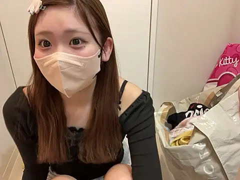 Snapshot of shina_mo_n_ch chatting on March 3, 2026, 2:13 pm shina mo n ch online show from March 3, 2026, 2:13 pm