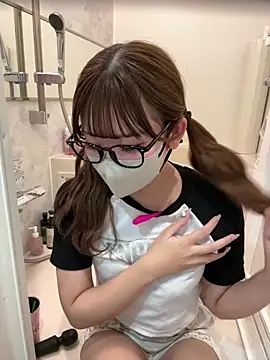 Snapshot of shina_mo_n_ch chatting on March 8, 2026, 1:47 pm shina mo n ch online show from March 8, 2026, 1:47 pm