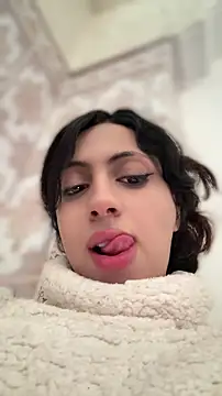 majdolin78 online show from April 14, 2026, 9:14 am