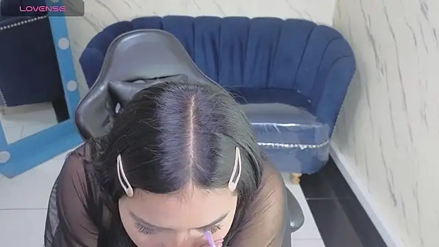 Paulette v online show from November 24, 2025, 1:11 pm